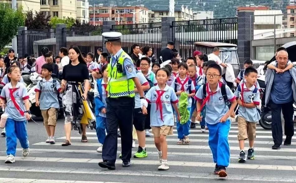 1788258572756718.jpg 护学岗.jpg