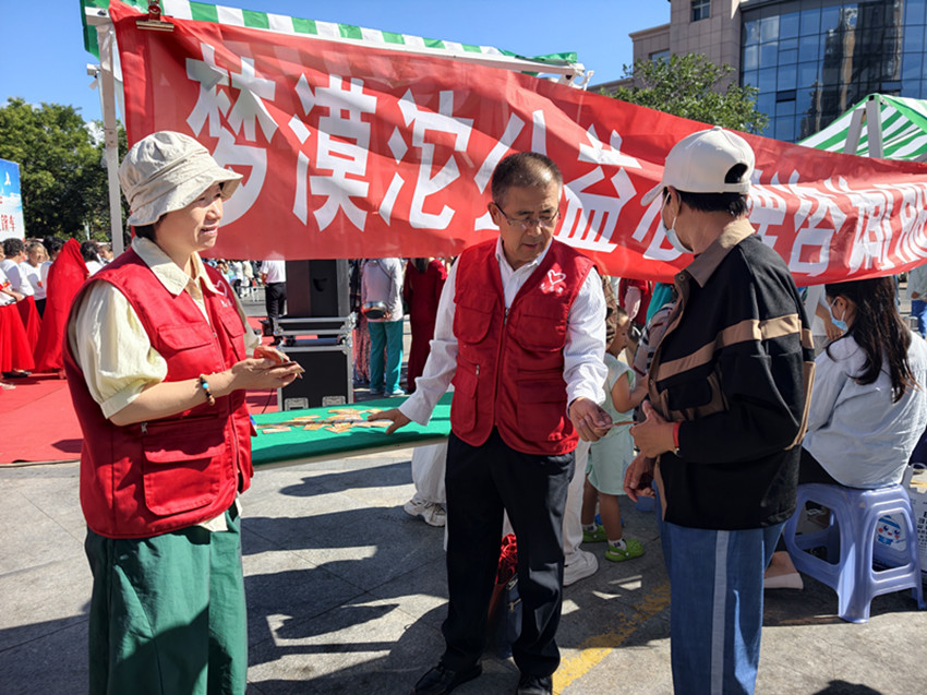 1788268148635276.jpg 草原兰哈达协会关工委“心理解忧,眼科义诊,暖心又走心”活动照片1_副本.jpg
