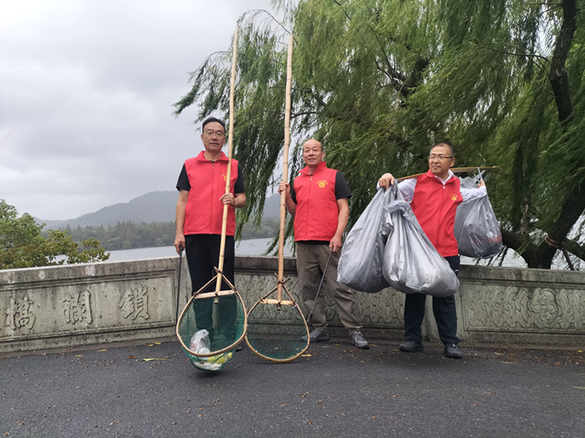 1788318105420072.jpg 草原兰哈达协会关工委“千里赴杭护碧水,志愿精神绽西湖”最美“五老”谱写蒙浙两地志愿服务新篇章活动照片3_副本.jpg
