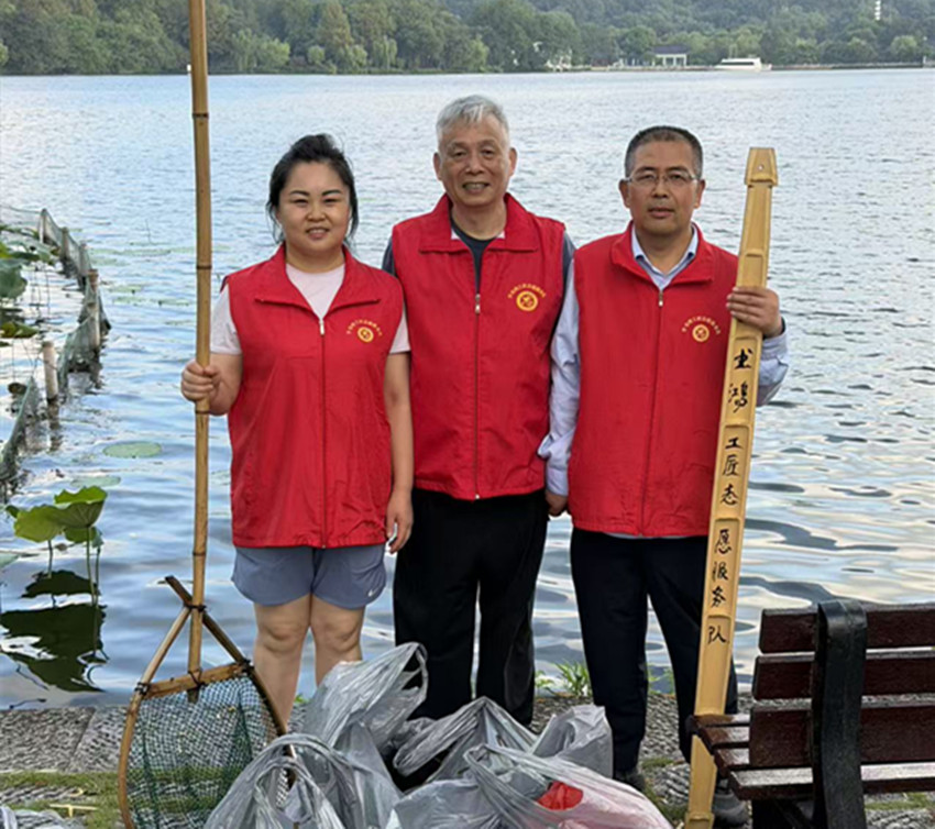 1788318133890940.jpg 草原兰哈达协会关工委“千里赴杭护碧水,志愿精神绽西湖”最美“五老”谱写蒙浙两地志愿服务新篇章活动照片1_副本.jpg