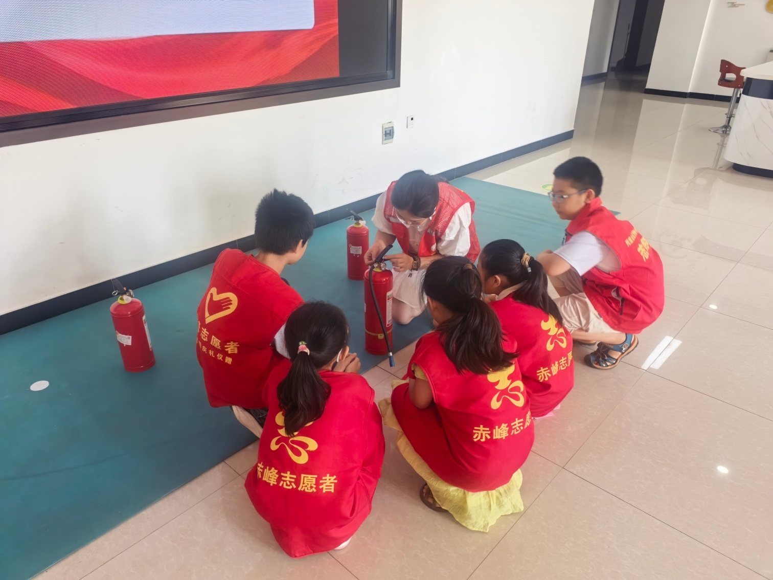 1788419164154867.jpg 西露天街道金河湾社区关工委开展“安全教育进社区,守护平安伴成长”活动照片2_副本.jpg