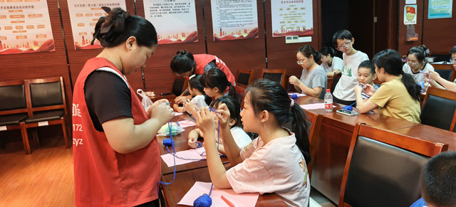 1788927095348506.jpg 9月6日亲子学非遗钩织谢恩师活动照片 (11)_副本.jpg