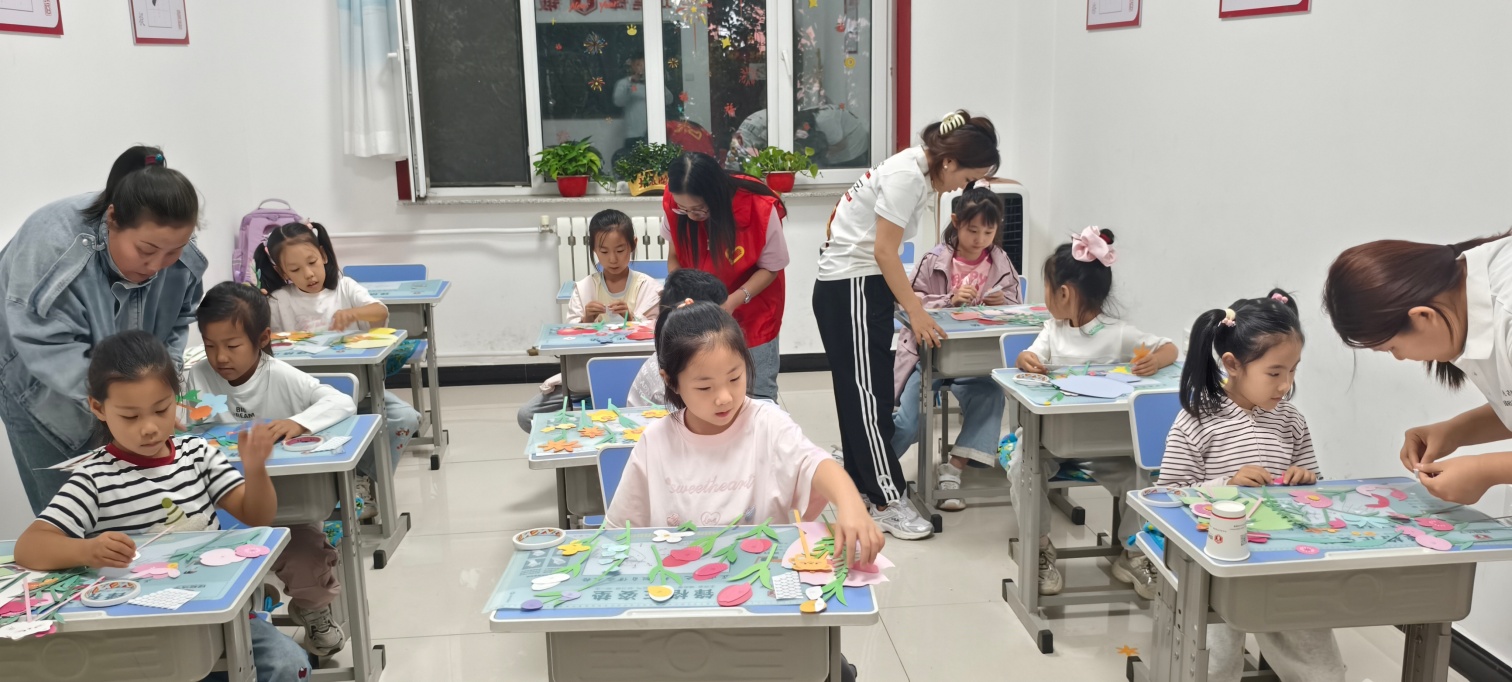 1789008133246165.jpg 西城街道如意东社区关工委“感谢师恩,巧手传情”少年儿童手工花束、贺卡制作活动照片2_副本.jpg