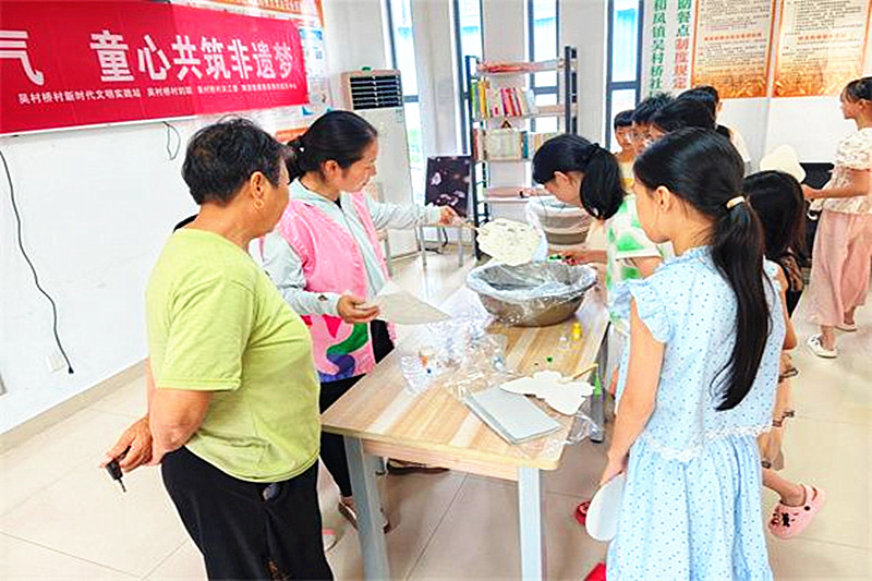 江苏省南京市溧水区和凤镇吴村桥村关工委开展“一漆一扇藏节气，童心共筑非遗梦”主题活动(2).jpg