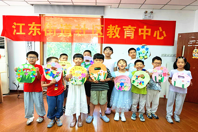 1789298535116641.jpg 江苏省南京市鼓楼区江东街道银城花园社区开展“恩师如花,岁岁芬芳”教师节活动(4).jpg