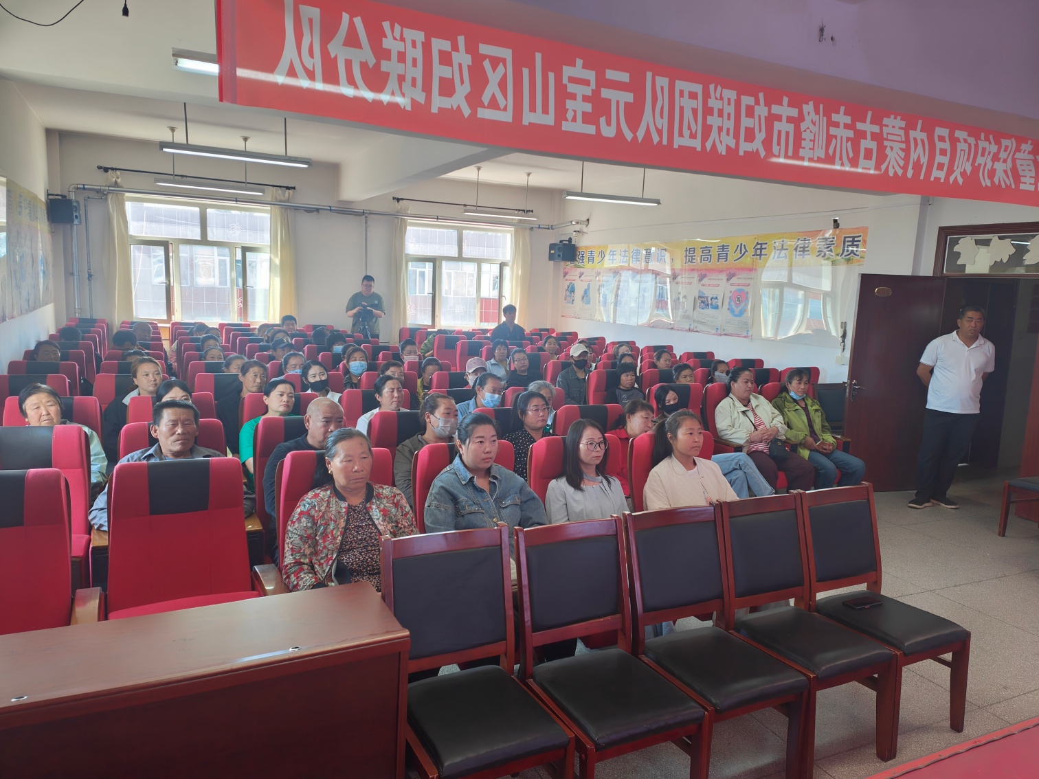 1789369630358725.jpg 马蹄营子学校关工委守护花开为爱护航女童保护防性侵知识讲座活动照片2_副本.jpg