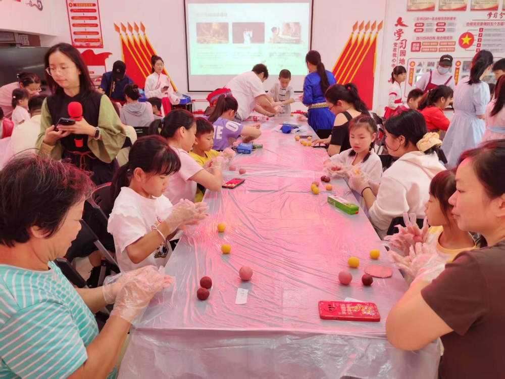 亲子做月饼.jpg