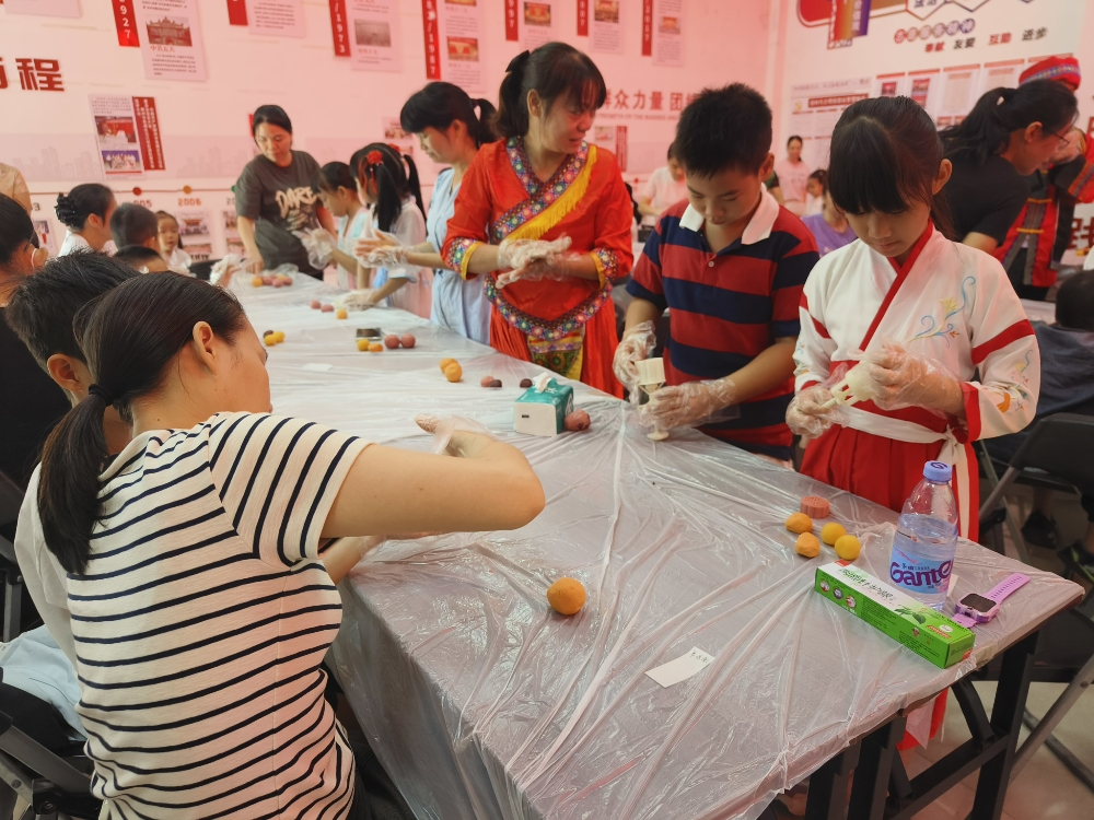 亲子做月饼 (3).jpg