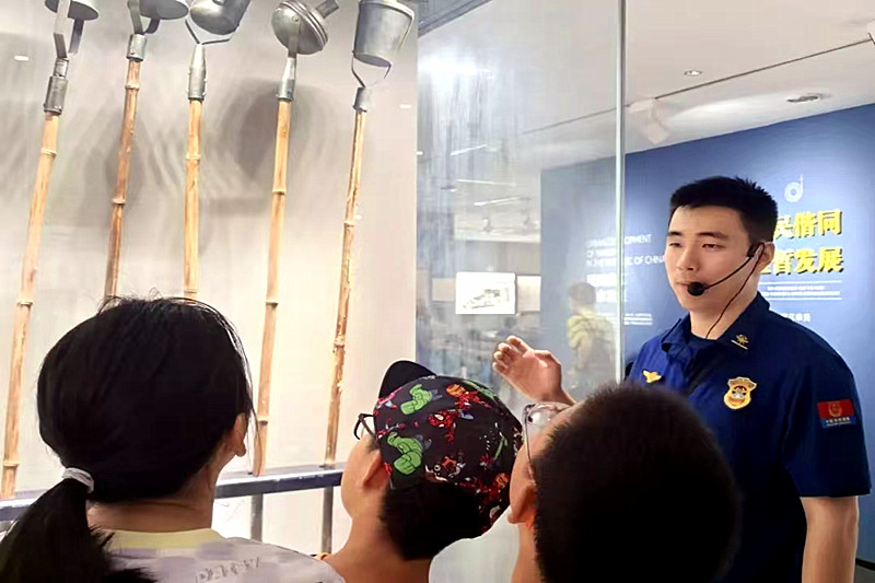 1789444564483259.jpg 江苏省南京市鼓楼区区级机关关工委开展“走进消防博物馆,安全护航伴成长”消防安全科普研学活动 (2).jpg