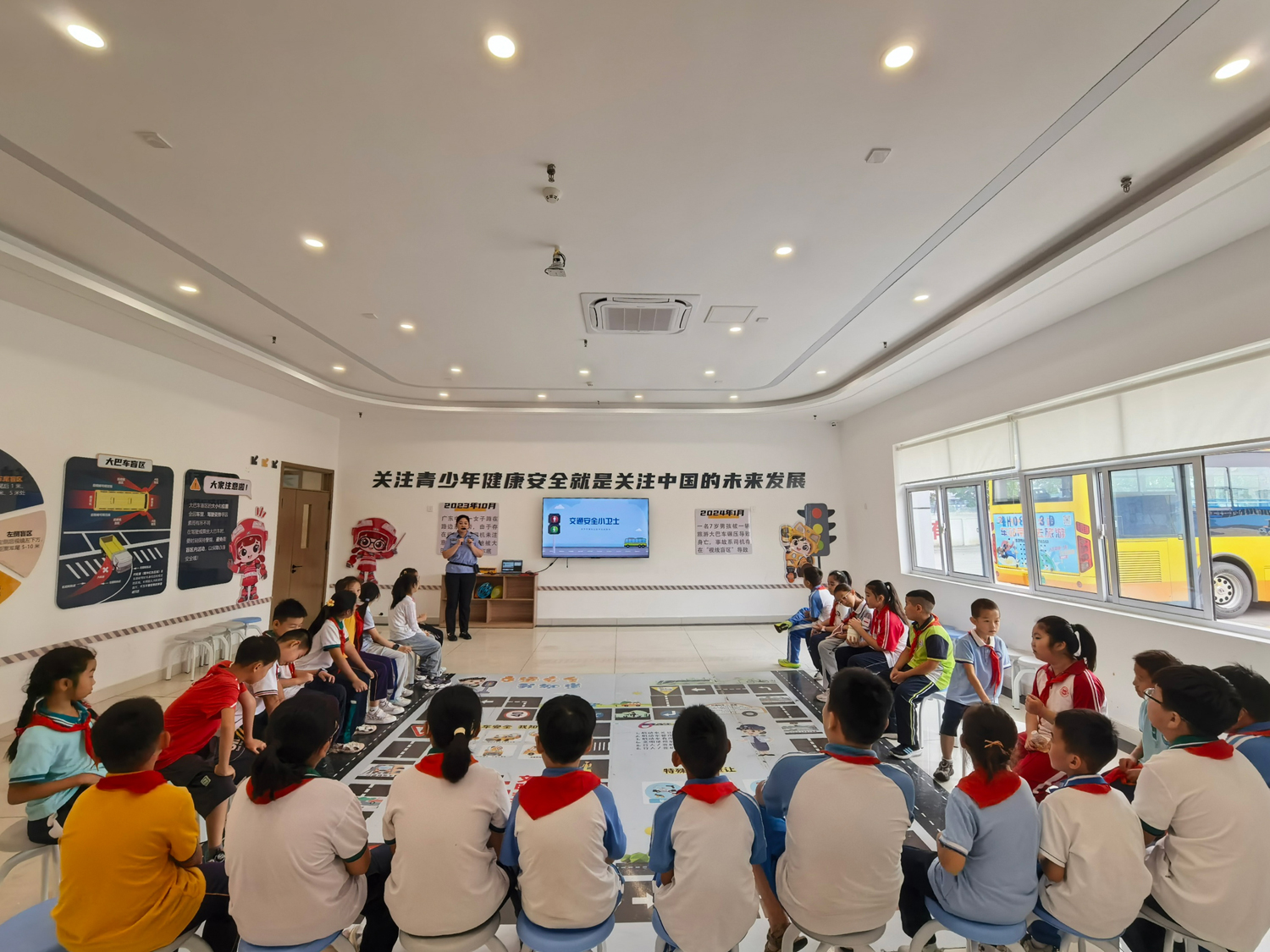1789444630385388.jpg 济宁市任城区关工委组织开展青少年交通安全研学活动.jpg