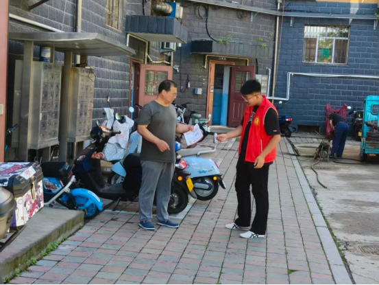 1789540884758713.png 天山社区关工委“扫黄打非”织密防护网 ,全力守护青少年成长“宣传活动照片1.png