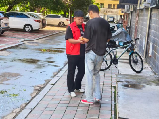 1789540910176575.png 天山社区关工委“扫黄打非”织密防护网 ,全力守护青少年成长“宣传活动照片2.png