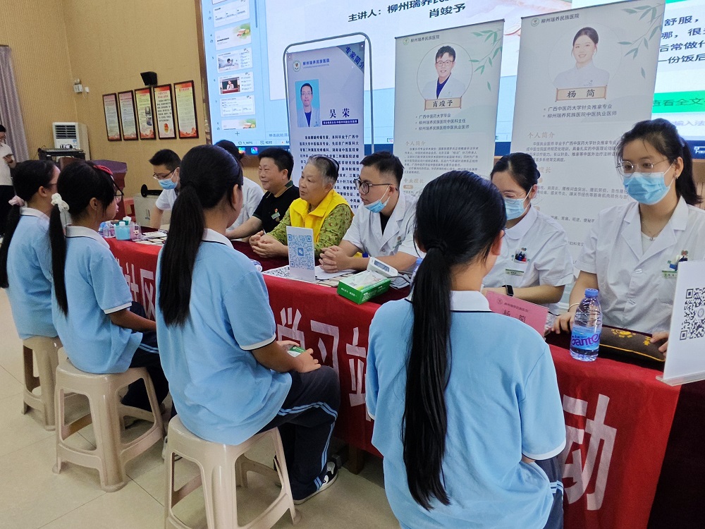 1789549658833708.jpg 【家长学养生,学生护心理】耐心倾听学生的倾诉,引导学生敞开心扉、抒发情绪1.jpg