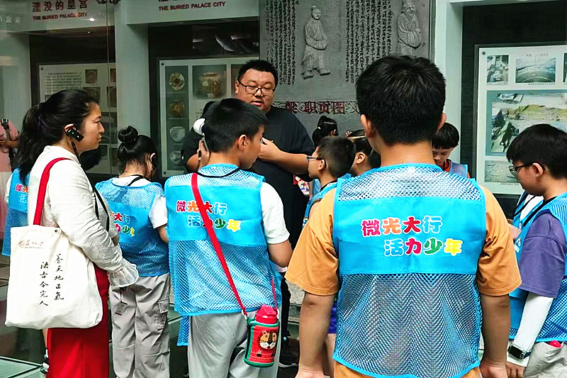 1789607279139917.jpg 江苏省南京市玄武区梅园新村街道大行宫社区关工委开展“微光研学师?红色读城悟初心”主题研学活动(2).jpg
