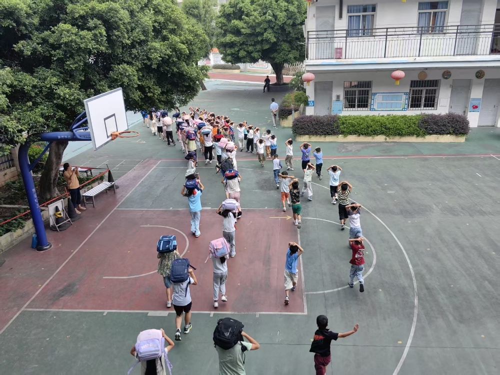 广西壮族自治区柳州市鱼峰区天山社区关工领导小组联合学校开展应急疏散演练活动—图为水南路小学疏散路线.jpg