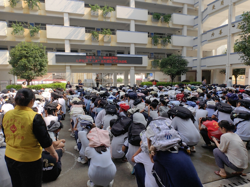 疏散演练现场.jpg