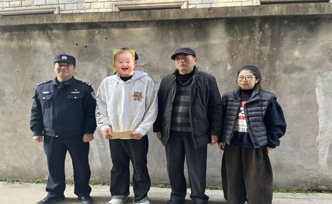 1789884931879894.jpg 汾湖南站新城办百老结对送关爱2.jpg