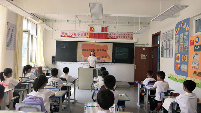 1789907248521830.jpg 马蹄营子小学关工委“缅怀革命先烈,铭记历史”纪念9.18爱国主义教育活动照片1_副本.jpg