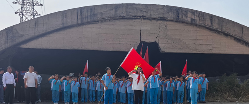 1789907395813419.jpg 马蹄营子小学关工委“缅怀革命先烈,铭记历史”纪念9.18爱国主义教育活动照片9_副本.jpg