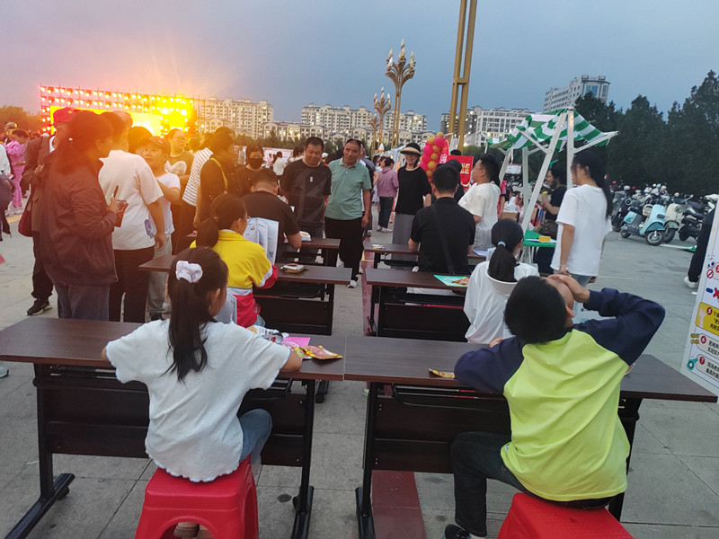 1789910850970115.jpg 西城街道如意东社区“趣味中秋乐邻里,欢声笑语忆课堂”活动照片4_副本.jpg