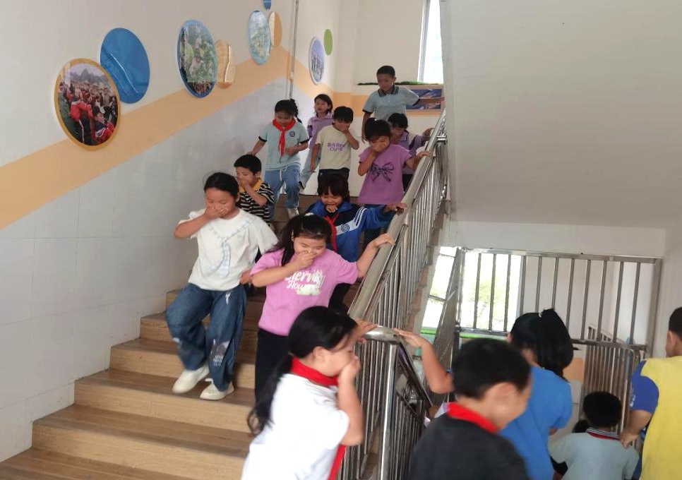 1789956402638365.jpg 永康小学消防演练9.18_edit_1488904534749892.jpg