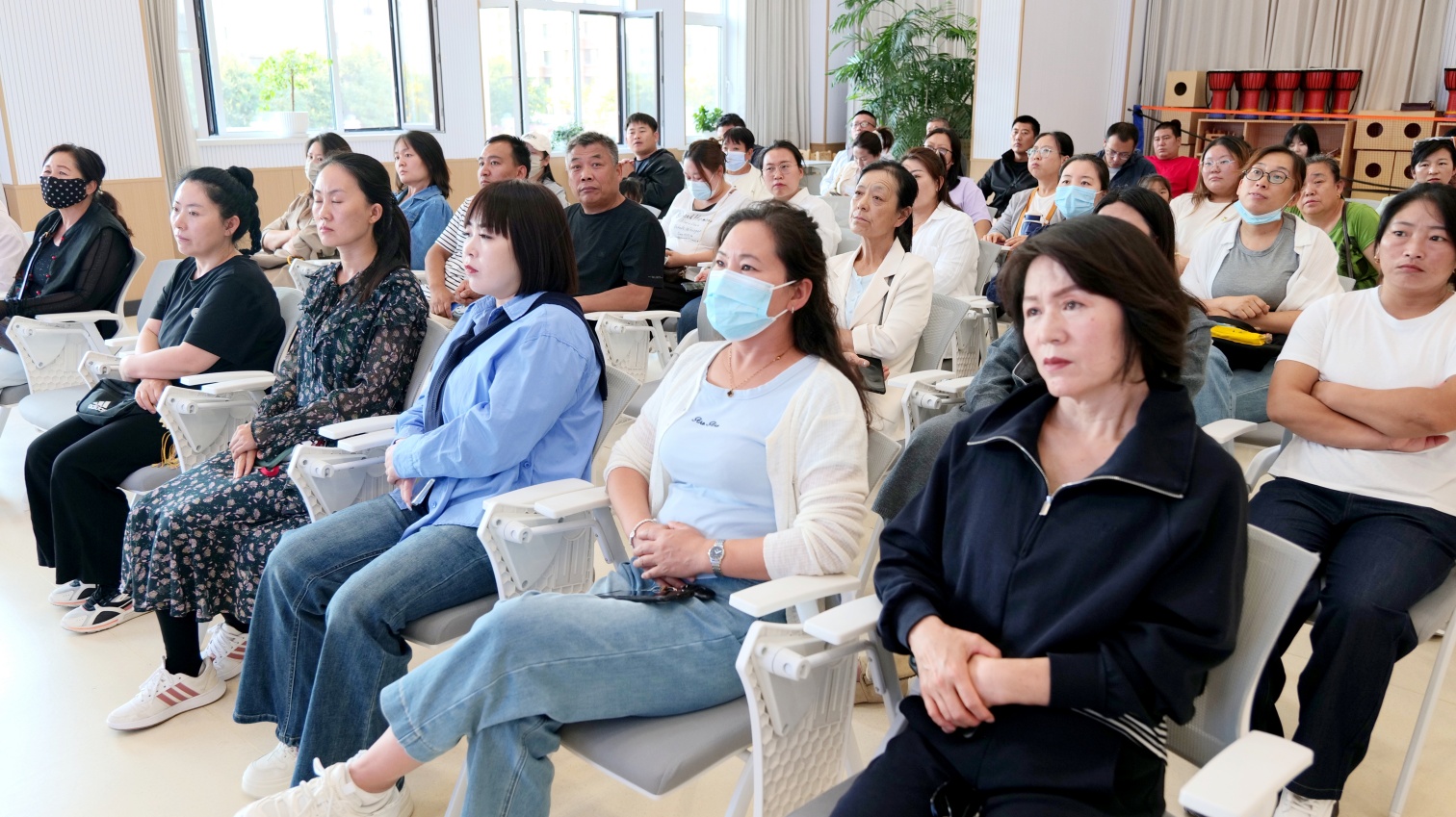 1790040077658848.jpg 第七幼儿园、草原兰哈达协会关工委联合开展“心怀感恩,向阳成长”暖心育儿活动照片4_副本.jpg