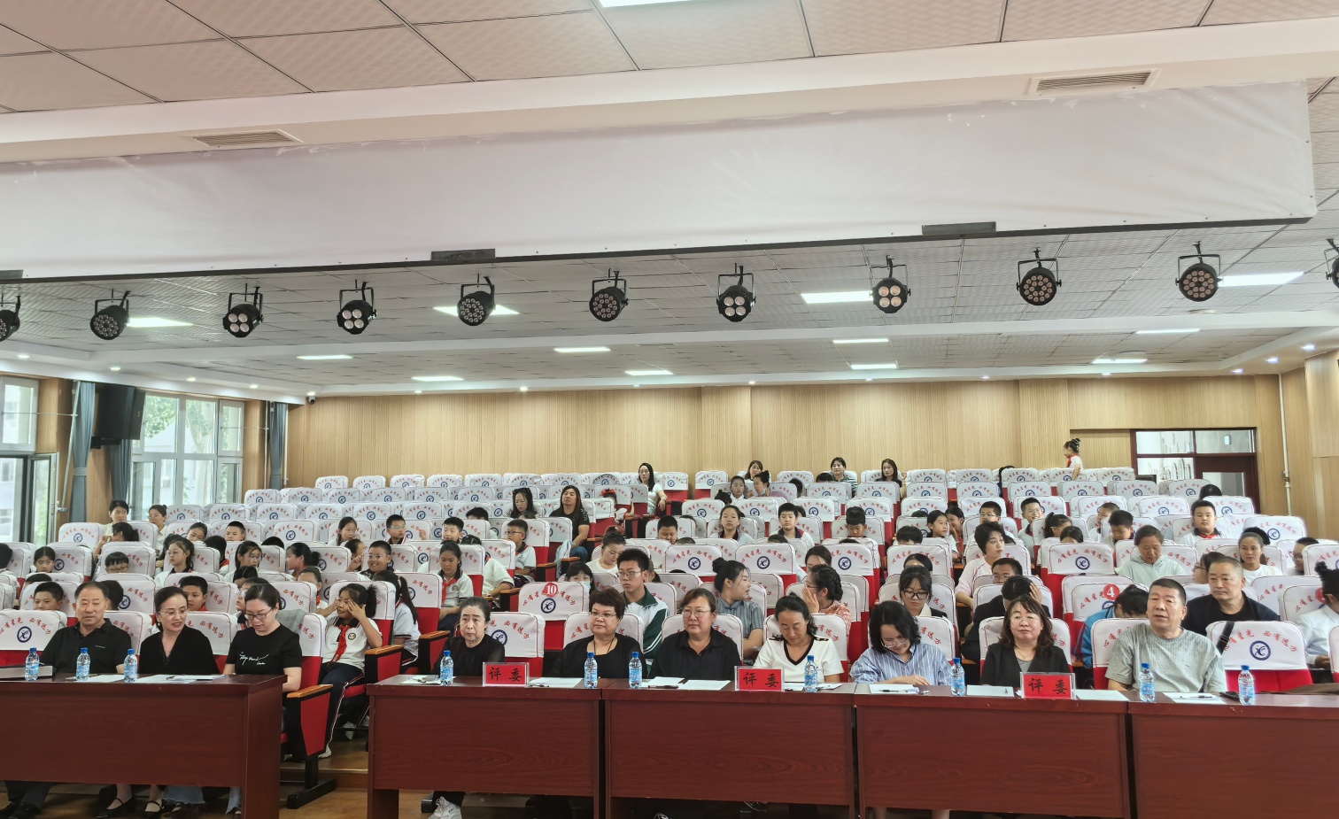 1790234557778309.jpg 元宝山区关工委、教育局联合举办“弘扬长征精神,争做时代性人”中小学演讲决赛活动照片36_副本.jpg