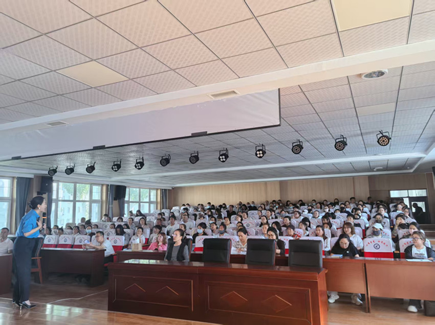 1790336181455788.jpg 星光小学关工委:“赋能小升初,携手共成长”毕业班家长小升初赋能专题讲座照片2_副本.jpg