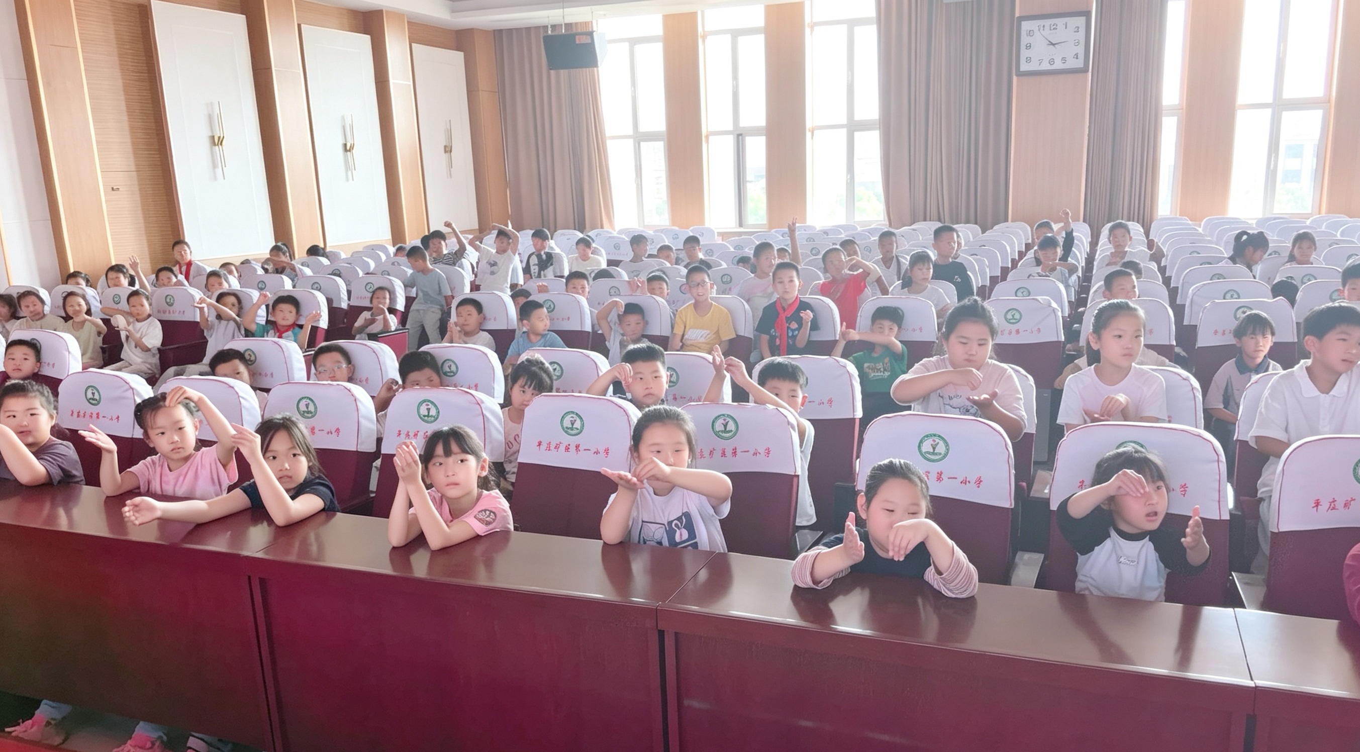1790491469751988.jpg 平矿一小关工委“医校联动筑防线,健康护航暖校园”秋季传染病预防知识讲座活动照片6.jpg