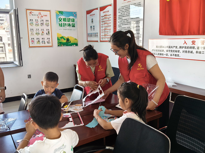 1790559964163578.jpg 西城街道阳光社区关工委、区第五幼儿园关工委“月满中秋,童趣传情”中秋主题活动照片1_副本.jpg