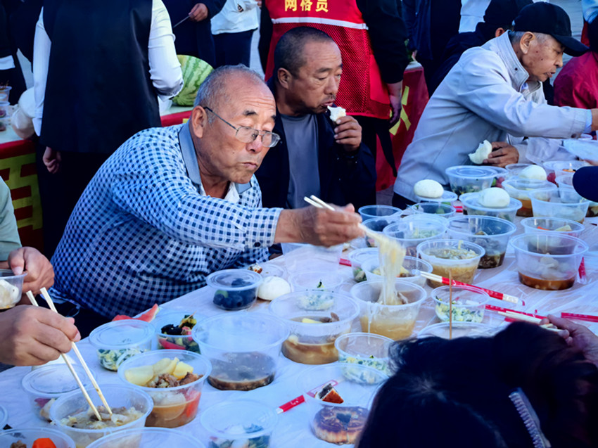 1790561323285407.jpg 西城街道御龙湾社区关工委举办“桂香迎满月,烟火暖邻里”中秋系列活动照片2_副本.jpg