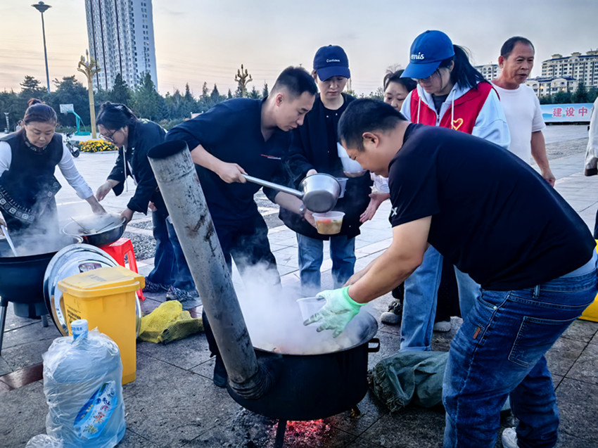 1790561376604968.jpg 西城街道御龙湾社区关工委举办“桂香迎满月,烟火暖邻里”中秋系列活动照片3_副本.jpg
