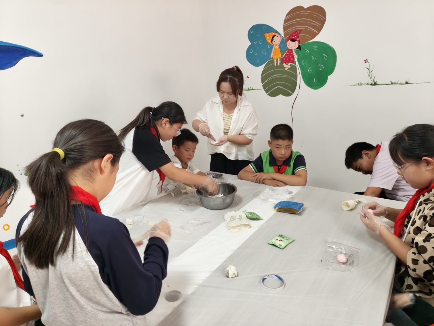 1790647725314279.jpg 五家镇关工委“童心迎双节,筑梦向未来”中秋、国庆活动照片14_副本.jpg