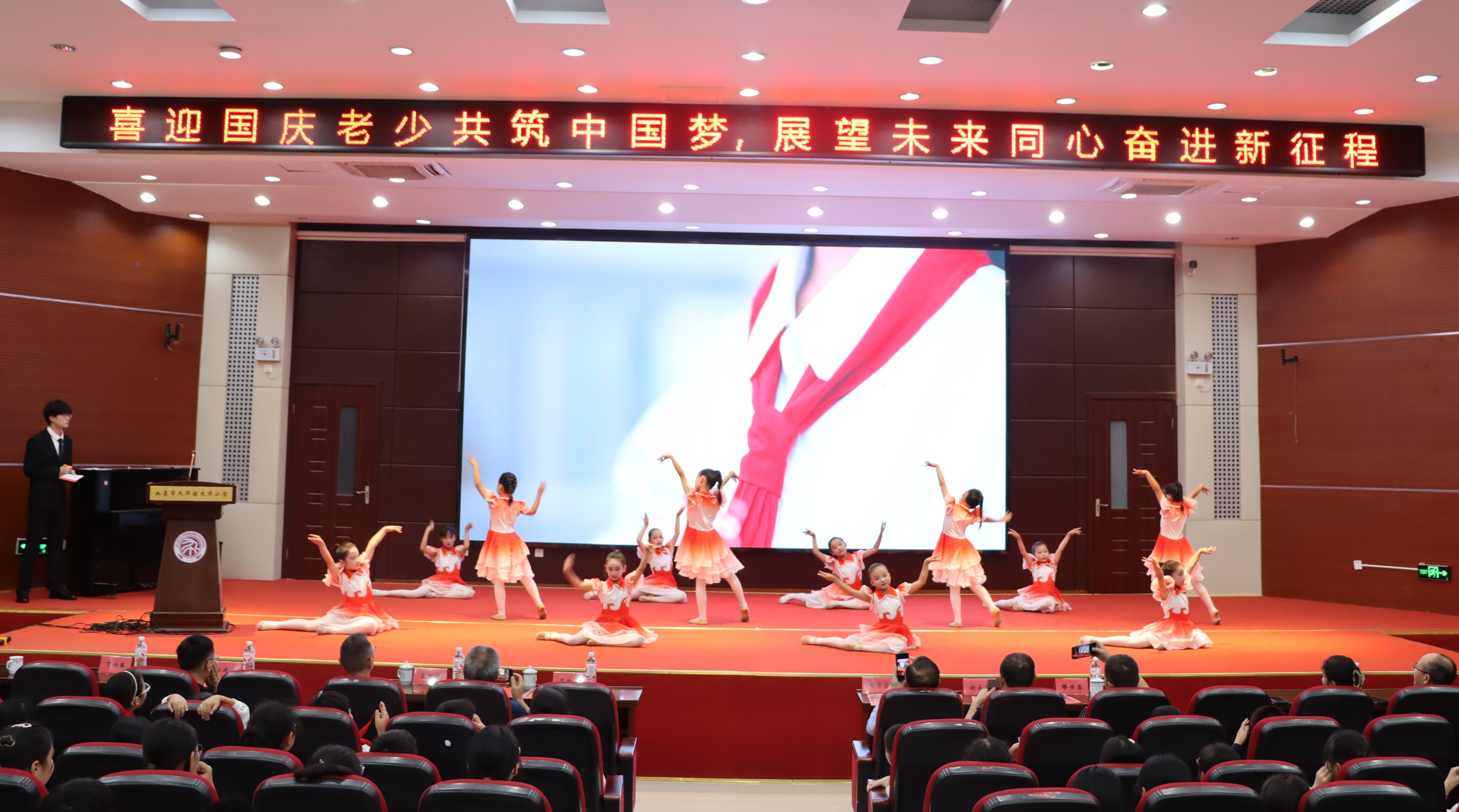 1790718626385618.jpg 学生汇演1.jpg