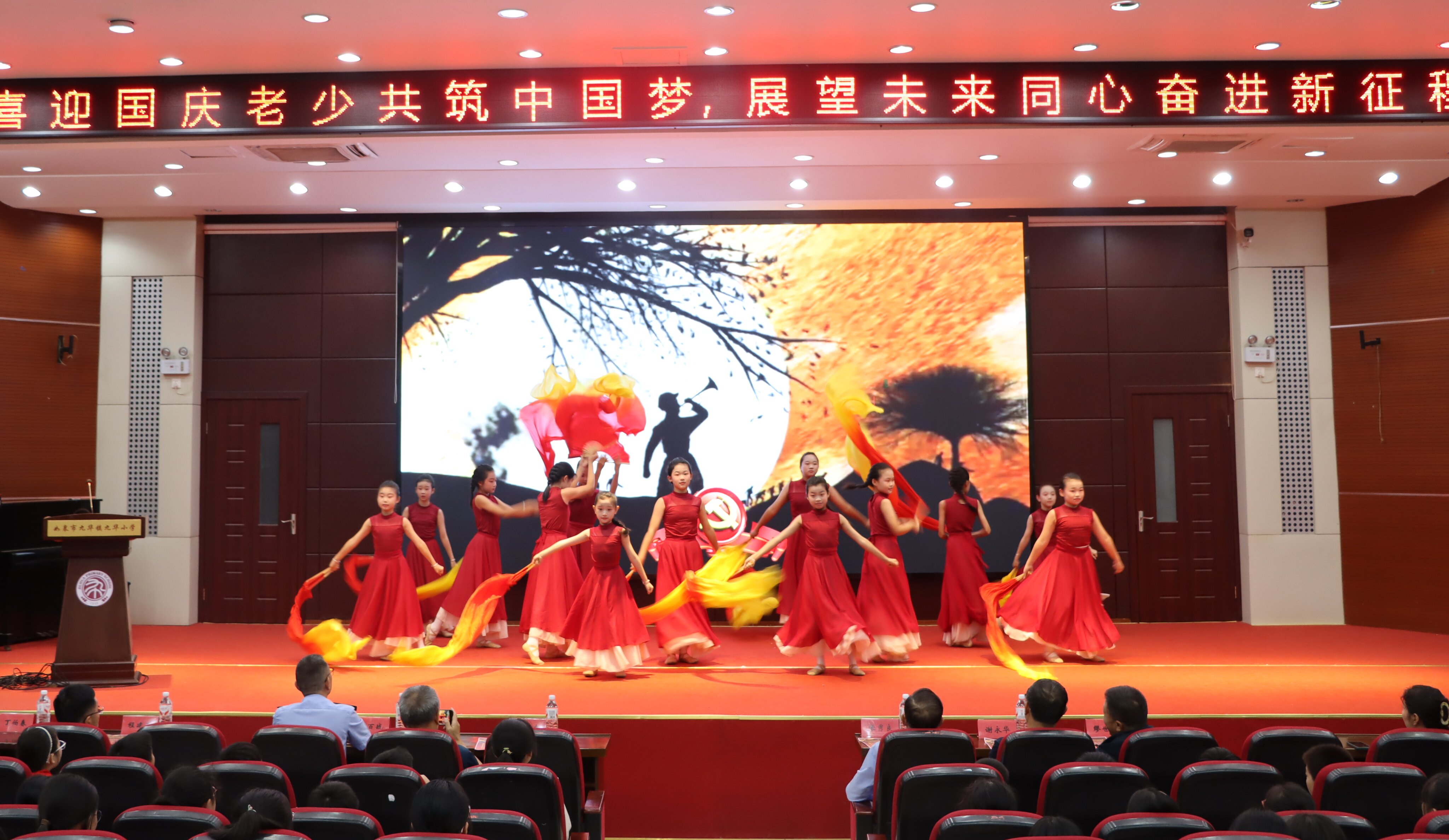 1790718640599389.jpg 学生汇演2.jpg