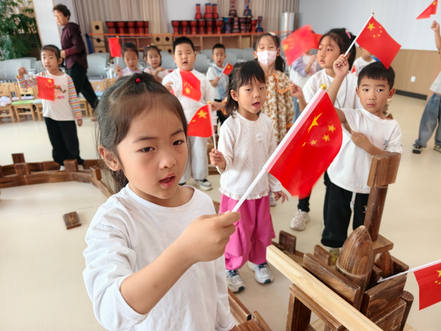 1790731673728673.jpg 元宝山区第七幼儿园、草原蓝哈达协会关工委”童心绘祖国,喜迎国庆节“庆国庆活动照片7_副本.jpg
