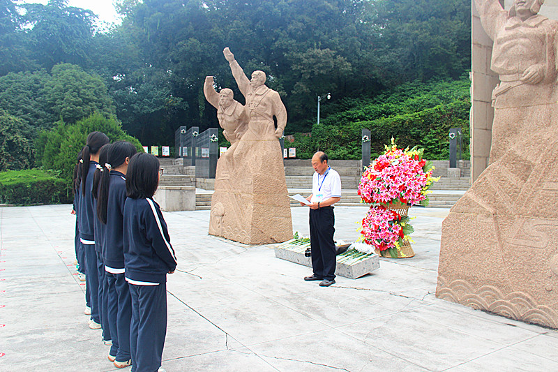 1790823154986509.jpg 玄武湖街道关工委联合开展烈士纪念日主题教育(2).jpg