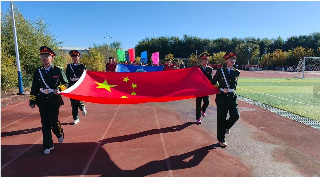 拜泉县国富镇中心学校关工领导小组开展“厚植家国赤子心，驰骋赛场少年志”第五届校园趣味运动会1.jpg
