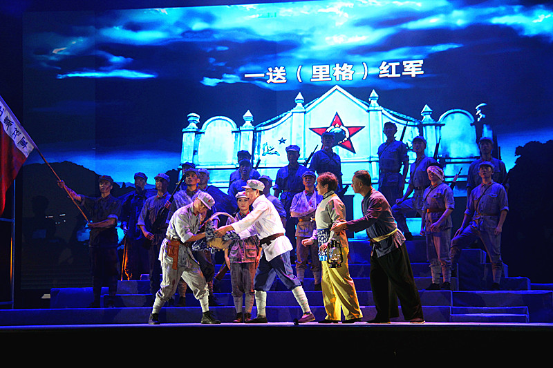 南京市公安局玄武分局“石城风采”警官艺术团走进31121部队演出(2).jpg