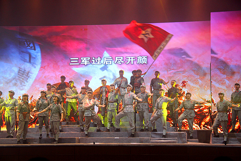南京市公安局玄武分局“石城风采”警官艺术团走进31121部队演出(6).jpg