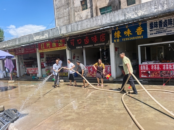 1791510228687292.jpg 清扫现场.jpg