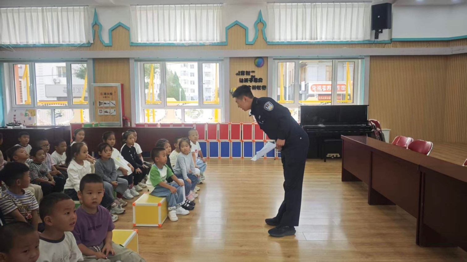 1791510488164796.jpg 区第二幼儿园关工委:“法治护航防欺凌,守护童心伴成长”法治宣讲活动照片4_副本.jpg