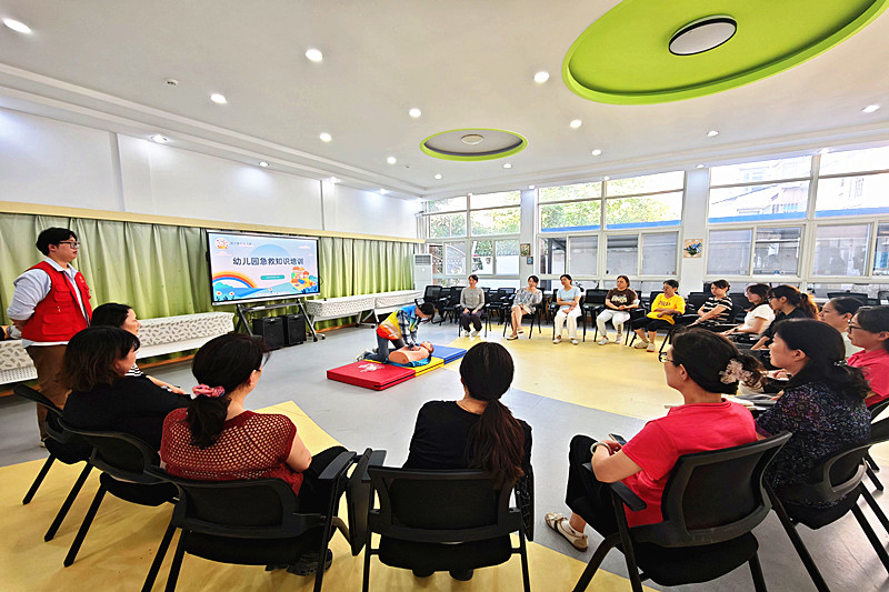 1791518513797539.jpg 江苏省南京市江北新区大厂街道扬子第三社区关工委开展幼儿急救科普活动(3).jpg