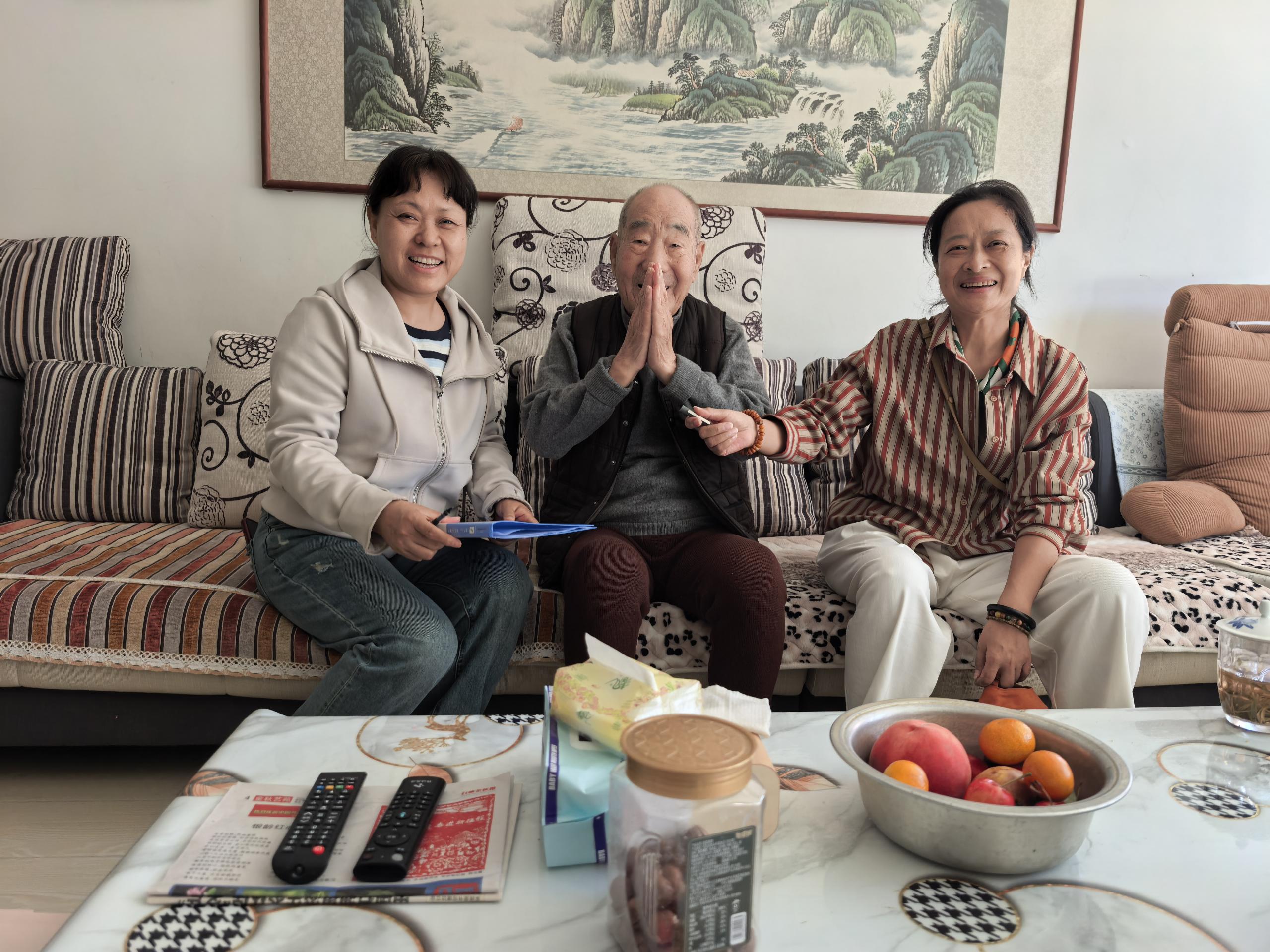 1791592952115290.jpg “孝老敬贤 情暖桑榆——关工委走访慰问老同志“--大庆油田第二采油厂关工委2.jpg