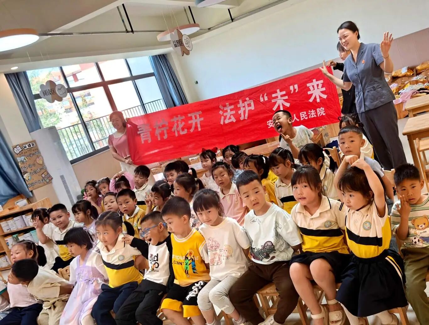 1791601001201115.jpg 法制宣传进校园.jpg