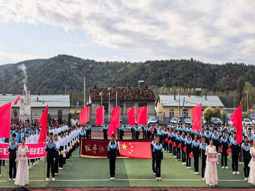 1791712337743311.jpg 磨刀石中学开展艺体大会暨课桌舞展演活动1_副本.jpg
