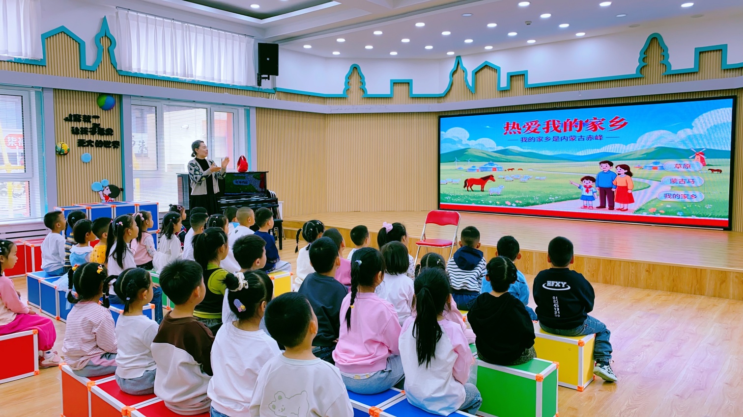 1791945103511560.jpg 区第二幼儿园关工委:“‘五老”’传薪火,童心向祖国”“五老”进校园活动照片2_副本.jpg