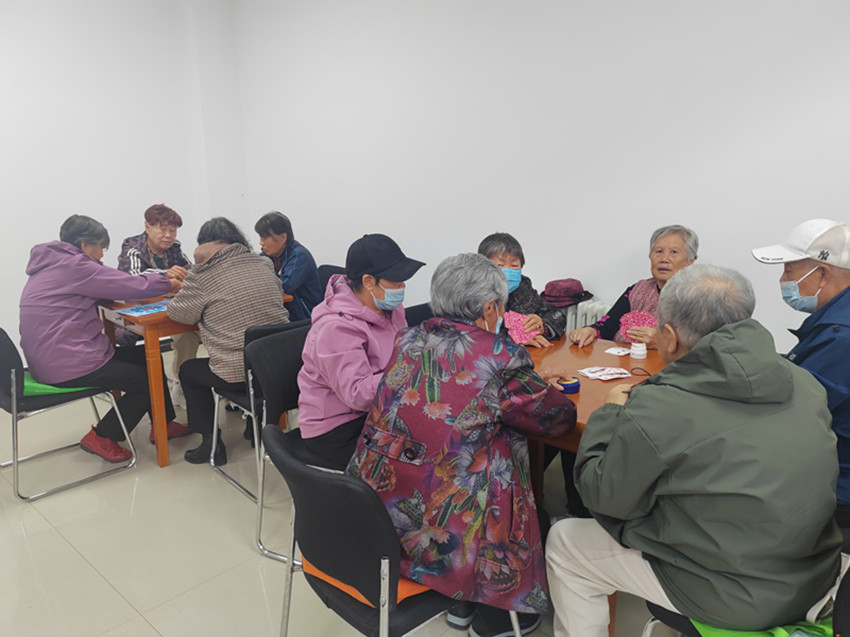 1792050993689805.jpg 西城街道如意东社区关工委“欢乐棋牌迎重阳,反诈宣传护银龄”重阳节活动照片4_副本.jpg