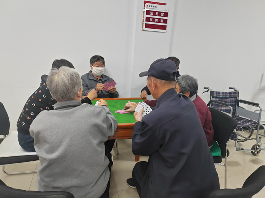 1792051022956033.jpg 西城街道如意东社区关工委“欢乐棋牌迎重阳,反诈宣传护银龄”重阳节活动照片3_副本.jpg