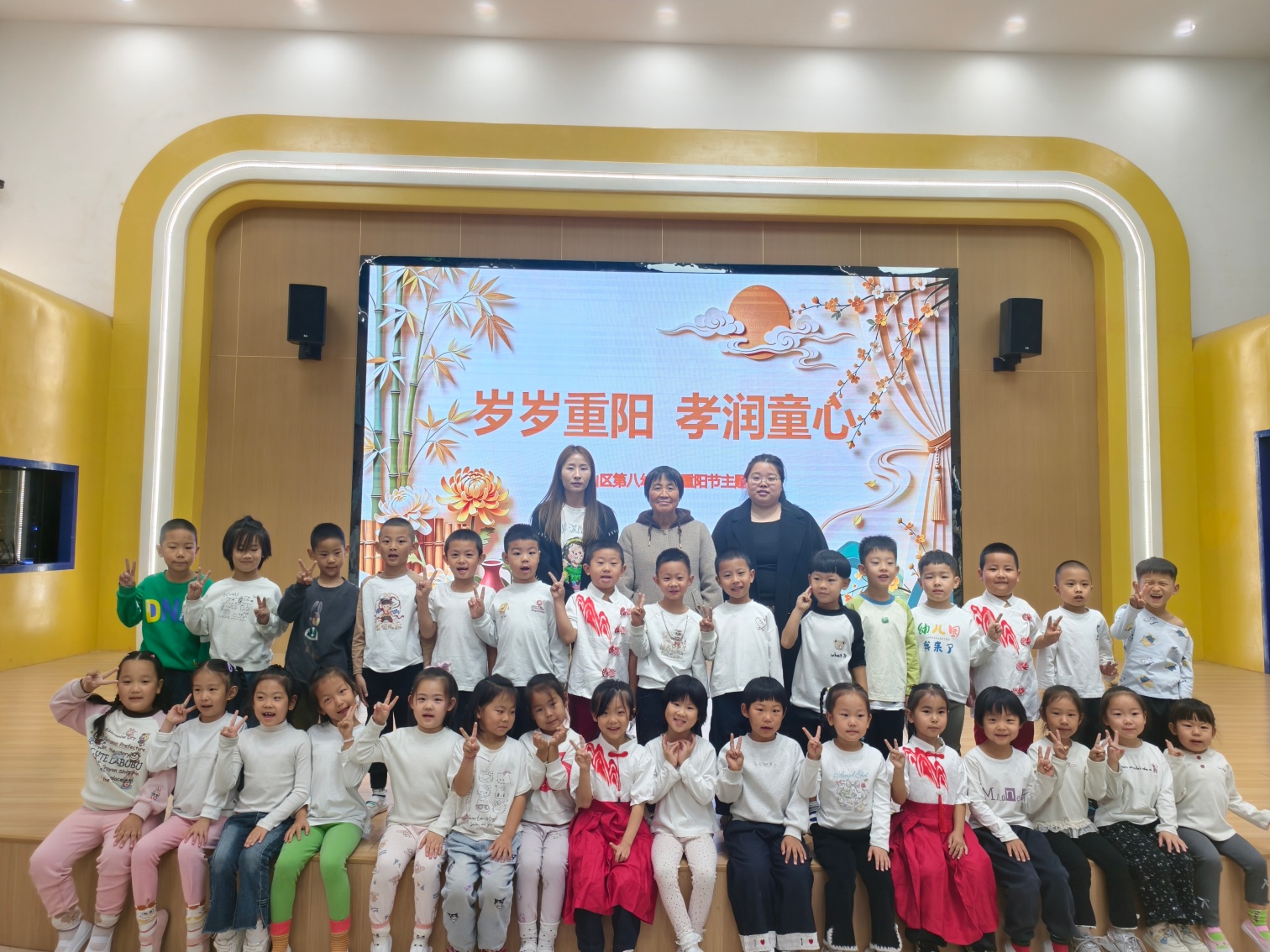1792308034497122.jpg 区第八幼儿园关工委:“重阳敬老传红色,薪火童心永相传”“五老”进校园活动照片3_副本.jpg